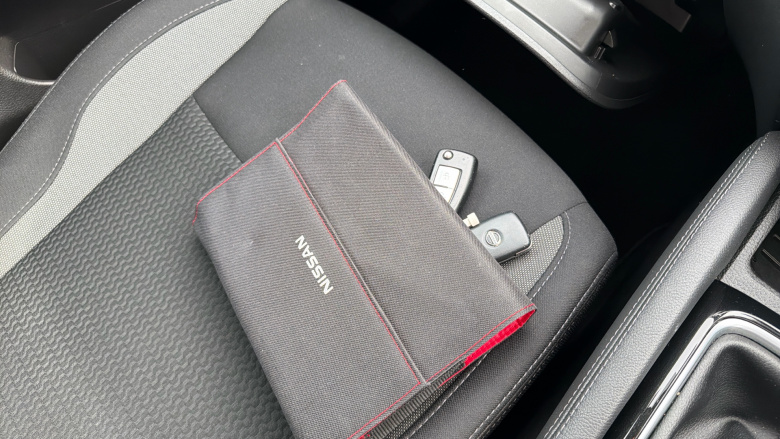 Nissan Qashqai 1.3 DiG-T Acenta Premium 5dr Petrol Hatchback